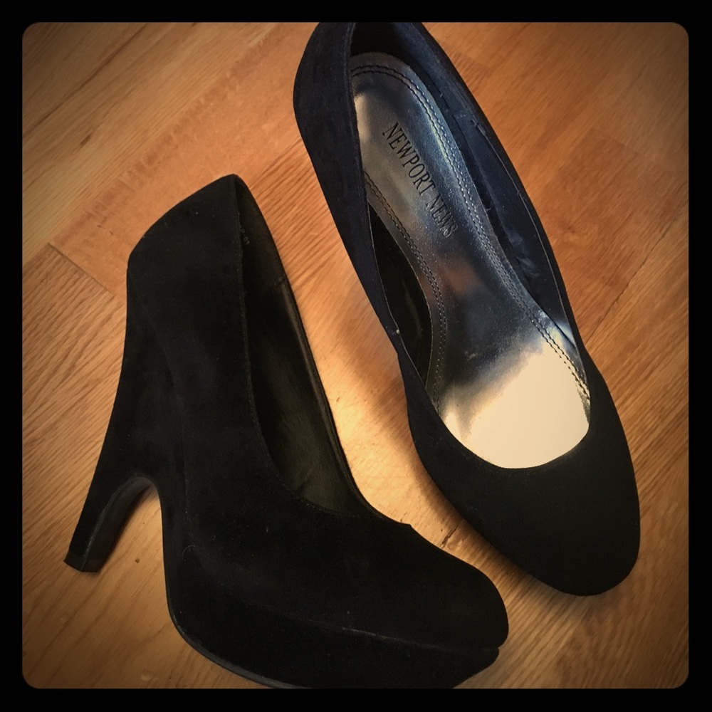 Unique Newport News platform heels! Black!